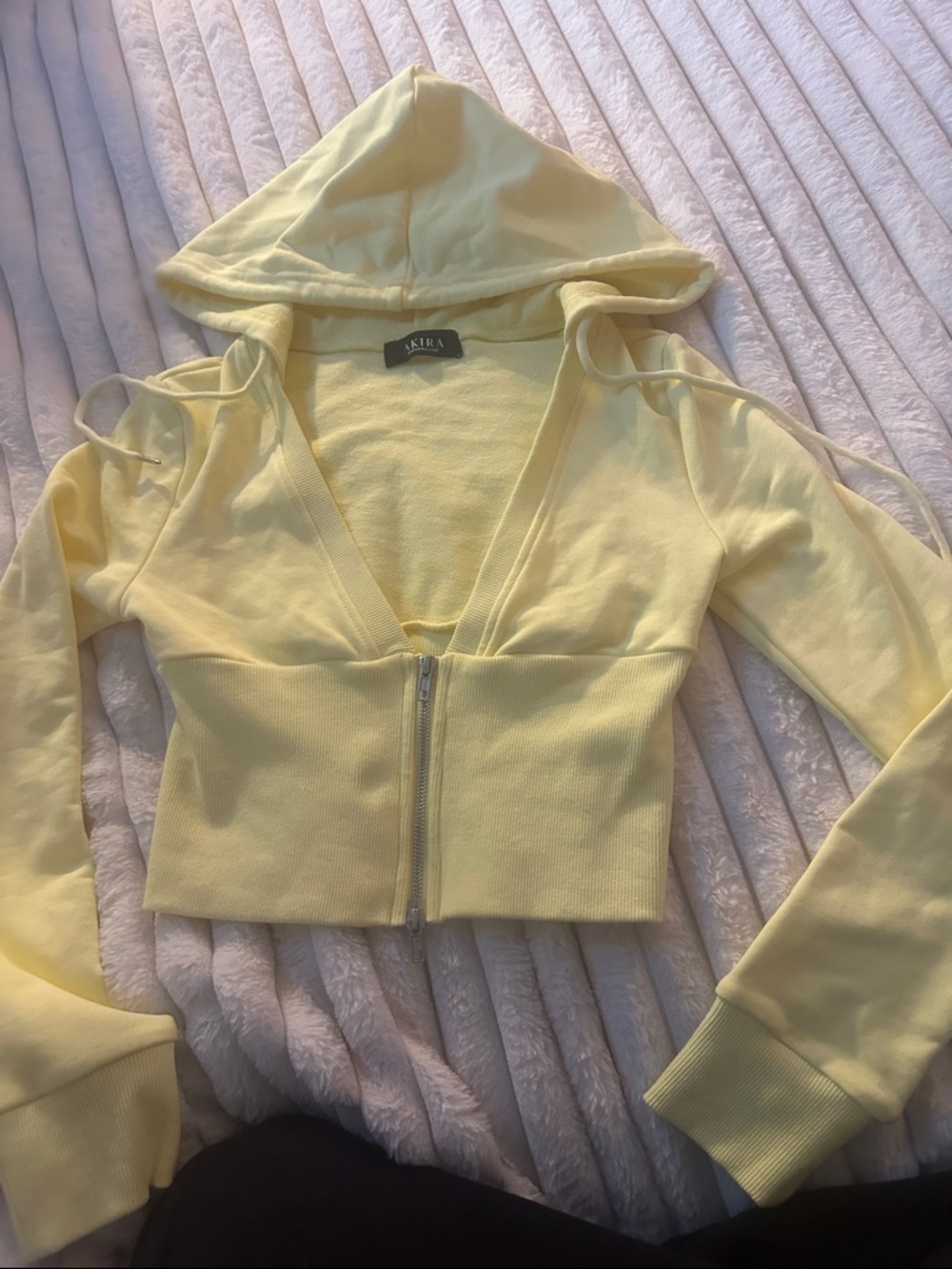 AKIRA Pale Yellow Cropped Zip Hoodie